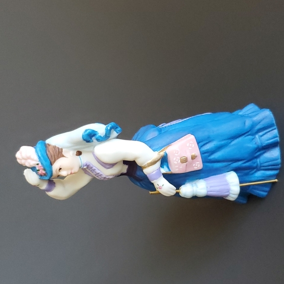 Avon Collectibles Mrs P.F.E. Albee 1996 - Picture 3 of 10